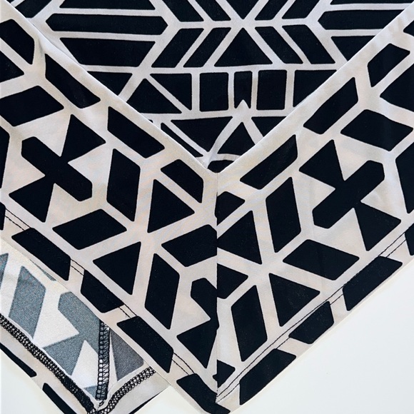 “Boho Escape” geometric print jersey hi-lo midi skirt w/contrast border-NWT - Picture 9 of 16